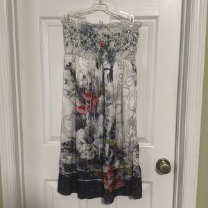 Flowery sequin strapless dress